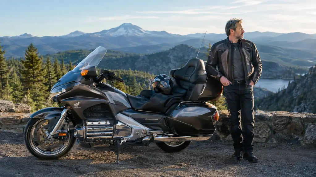 Bell Qualifier Review: A Season of Touring Miles on the Gold Wing